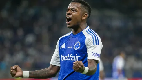 Keny Arroyo, jogador do Cruzeiro, durante partida contra o Fortaleza no estadio Mineirao pelo campeonato Brasileiro A 2025. Foto: Fernando Moreno/AGIF