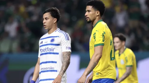 Murilo jogador do Palmeiras disputa lance com Kaio Jorge jogador do Cruzeiro – Foto: Marcello Zambrana/AGIF