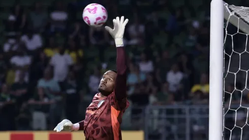 Carlos Miguel, goleiro do Palmeiras, durante partida contra o Cruzeiro no estadio Arena Allianz Parque pelo campeonato Brasileiro A 2025. Foto: Marcello Zambrana/AGIF