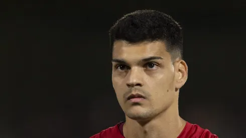 Gabriel Brazão durante partida contra o Bragantino.