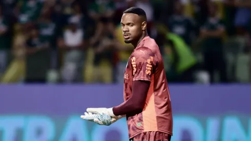 Carlos Miguel goleiro do Palmeiras durante partida contra o Cruzeiro no estadio Arena Allianz Parque pelo campeonato Brasileiro A 2025. Foto: Marcello Zambrana/AGIF