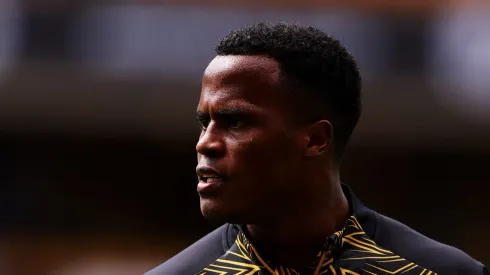 Jhon A. em campo pelo Wolverhampton.