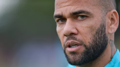 Daniel Alves apareceu em uma igreja em Girona, na Espanha, pregando para fiéis