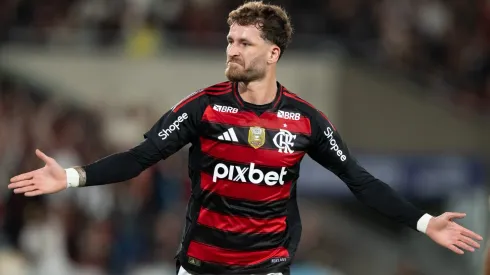 Léo Pereira costuma aparecer no ataque para marcar gols e ajudar o Flamengo