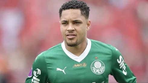 RJ – RIO DE JANEIRO – 19/10/2025 – BRASILEIRO A 2025, FLAMENGO X PALMEIRAS – Vitor Roque jogador do Palmeiras durante partida contra o Flamengo no estadio Maracana pelo campeonato Brasileiro A 2025. Foto: Thiago Ribeiro/AGIF