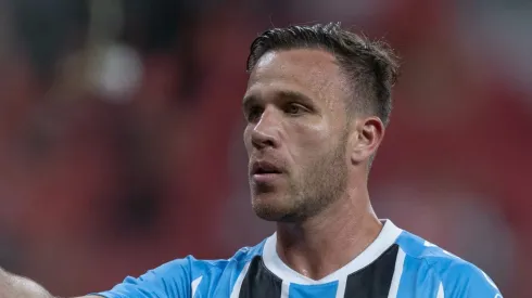 Meio-campista do Imortal durante partida do Brasileirão.