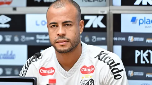 Lateral chegou com moral – Foto: Jota Erre/AGIF.