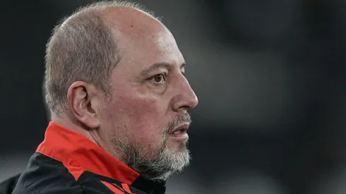 Alessandro Barcellos falou sobre a situação dos salários do Internacional em coletiva