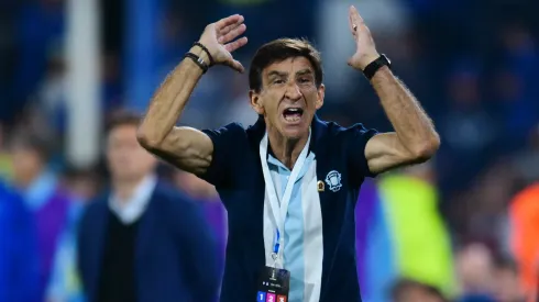 Gustavo Costas aqueceu a torcida antes de Racing x Flamengo – Foto: Marcelo Endelli/Getty Images