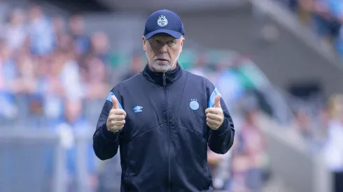 Mano Menezes tecnico do Gremio durante partida contra o Juventude no estadio Arena do Gremio pelo campeonato Brasileiro A 2025. Foto: Maxi Franzoi/AGIF