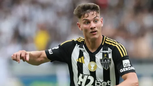 Lateral deu a sua opinião – Foto: Gilson Lobo/AGIF.