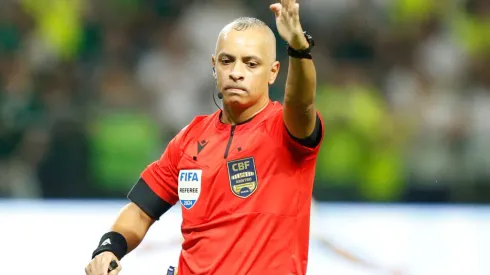 Wilton Pereira Sampaio foi o árbitro da partida entre Corinthians x Palmeiras na Copa do Brasil em Itaquera Miguel Schincariol/Getty Images)