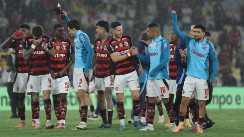 Flamengo comemora vitória com a torcida no Maracanã – (Photo by Wagner Meier/Getty Images)