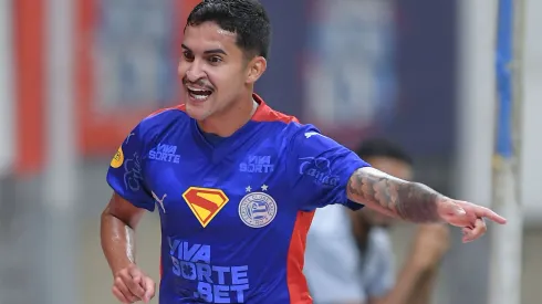 BA – SALVADOR – 19/10/2025 – BRASILEIRO A 2025, BAHIA X GREMIO – Rodrigo Nestor jogador do Bahia comemora seu gol durante partida contra o Gremio no estadio Arena Fonte Nova pelo campeonato Brasileiro A 2025. Foto: Jhony Pinho/AGIF