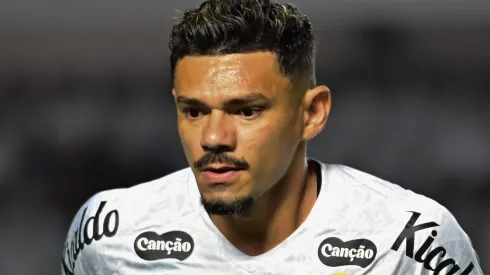 Tiquinho Soares não tem tido boas atuações pelo Santos.