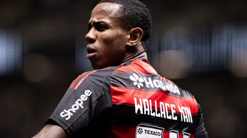 MG – BELO HORIZONTE – 06/08/2025 – COPA DO BRASIL 2025, ATLETICO-MG X FLAMENGO – Wallace Yan jogador do Flamengo durante partida contra o Atletico-MG no estadio Arena MRV pelo campeonato Copa Do Brasil 2025. Foto: Mateus Dutra/AGIF