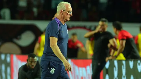 BA – SALVADOR – 25/10/2025 – BRASILEIRO A 2025, VITORIA X CORINTHIANS – Dorival Junior tecnico do Corinthians durante partida contra o Vitoria no estadio Barradao pelo campeonato Brasileiro A 2025. Foto: Walmir Cirne/AGIF
