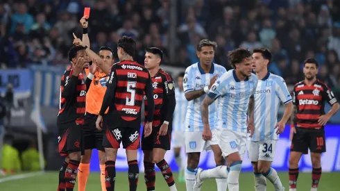 Gonzalo Plata expulso em Racing x Flamengo Foto: Marcelo Endelli/Getty Images)