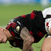 Racing pede pênalti após mão na bola de Varela, e reclamação com a arbitragem é intensa