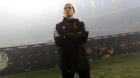 AVELLANEDA, ARGENTINA – OCTOBER 29: Filipe Luis, Head Coach of Flamengo, reacts prior to the Copa CONMEBOL Libertadores 2025 Semi-final second leg match between Racing Club and Flamengo at Presidente Peron Stadium on October 29, 2025 in Avellaneda, Argentina. (Photo by Marcos Brindicci/Getty Images)