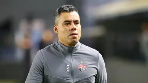 Jair Ventura durante partida contra o Santos, na Vila