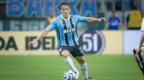 RS – PORTO ALEGRE – 16/10/2025 – BRASILEIRO A 2025, GREMIO X SAO PAULO – Arthur jogador do Gremio durante partida contra o Sao Paulo no estadio Arena do Gremio pelo campeonato Brasileiro A 2025. Foto: Maxi Franzoi/AGIF