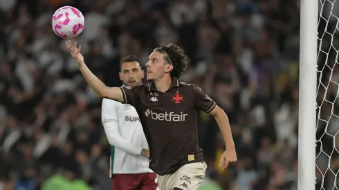 Jornal português A Bola exalta grande momento de Nuno Moreira no Vasco — FotoThiago RibeiroAGIF