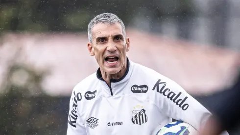 Vojvoda durante treinamento no CT Rei Pelé