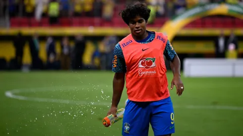 DF – BRASILIA – 15/10/2024 – ELIMINATORIAS COPA DO MUNDO 2026, BRASIL X PERU – Endrick jogador do Brasil durante aquecimento antes partida contra o Peru no estadio Mane Garrincha pelo campeonato Eliminatorias Copa Do Mundo 2026. Foto: Mateus Bonomi/AGIF