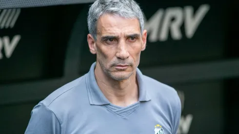 Treinador segue fazendo testes – Foto: Fernando Moreno/AGIF.