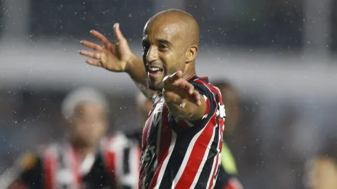 Lucas Moura, atacante do São Paulo em partida pelo campeonato brasileiro – (Foto: Miguel Schincariol/Getty Images)