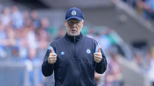 Mano Menezes durante o jogo com Juventude