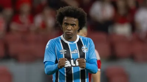 Willian, ex-Corinthians, em campo pelo Grêmio. Foto: Liamara Polli/AGIF