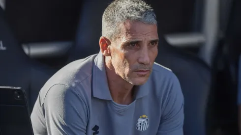 Mesmo com reforços, defesa do Santos segue em xeque e preocupa Vojvoda — Foto Thiago RibeiroAGIF
