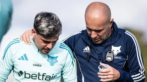 Fagner e Leonardo Jardim durante treino da Raposa