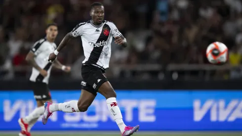 Loide Augusto defendendo o Vasco – Foto: Jorge Rodrigues/AGIF