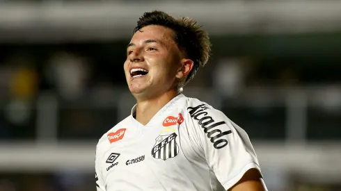 Barreal comemorando gol diante do Atlético-MG