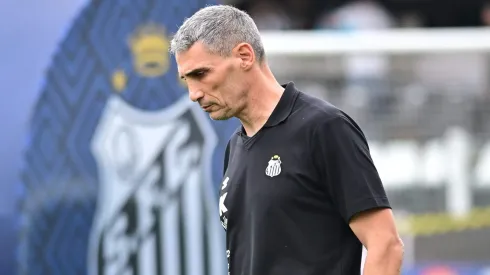 Santos de Vojvoda melhorou no segundo tempo após uma primeira etapa apática Foto: Jota Erre/AGIF