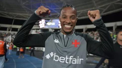 RJ – RIO DE JANEIRO – 11/09/2025 – COPA DO BRASIL 2025, BOTAFOGO X VASCO – Tche Tche Jogador do Vasco comemoram vitoria ao final da partida contra o Botafogo no estadio Engenhao pelo campeonato Copa Do Brasil 2025. Foto: Thiago Ribeiro/AGIF