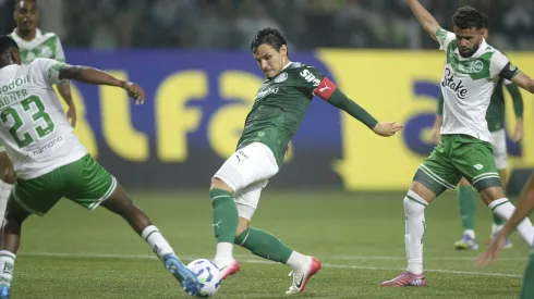 Raphael Veiga jogador do Palmeiras diante do Juventude – Foto: Alan Morici/AGIF