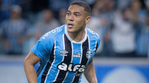 Carlos Vinícius brilhou na última rodada ao anotar um hat-trick contra o Juventude