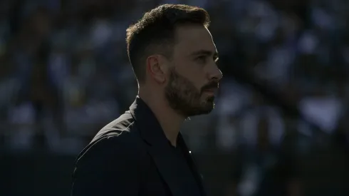 Davide Ancelotti, técnico do Botafogo durante partida contra o Santos no estadio Engenhao pelo campeonato Brasileiro A 2025. Foto: Thiago Ribeiro/AGIF