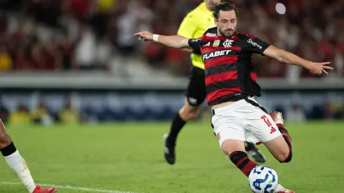 Vina, jogador do Flamengo, durante partida contra o Atletico-MG no estadio Maracana pelo campeonato Brasileiro A 2025. Foto: Jorge Rodrigues/AGIF