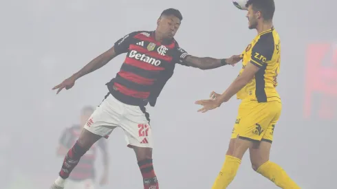Bruno Henrique, atacante do Flamengo em partida pelo campeonato brasileiro (Foto: Lucas Figueiredo/Getty Images)