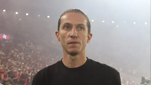 Filipe Luís durante partida contra o Leão da Ilha