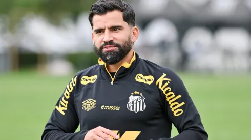 SP – SANTOS – 31/10/2025 – SANTOS, TREINO – Tomas Rincon jogador do Santos durante treino no Centro de Treinamento CT Rei Pele. Foto: Jota Erre/AGIF