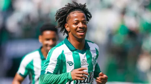 Ênio aporta velocidad y habilidad al ataque del Juventude