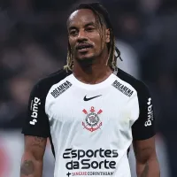 André Carrillo sofre drible humilhante de Francis Amuzu e recebe cartão no início de Corinthians x Grêmio