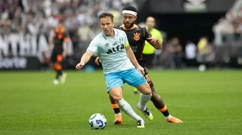 Memphis Depay jogador do Corinthians durante partida contra o Gremio no estadio Arena Corinthians pelo campeonato Brasileiro A 2025. Foto: Joisel Amaral/AGIF
