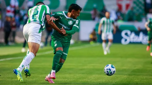 Facundo Torres, jugador de Palmeiras, durante un partido contra Juventude en el estadio Alfredo Jaconi por el campeonato Brasileño A 2025. Foto: Luiz Erbes/AGIF